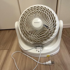 サーキュレーター 首振り アイリスオーヤマ 卓上扇風機の画像