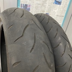 ブリジストンタイヤ前後セット　120  180の画像