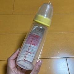 【新品・未使用】Pigeon ★ スリムタイプ　哺乳びん　200ml  乳首付きの画像