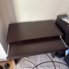 引出し付き机の画像
