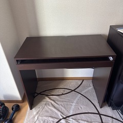 引出し付き机の画像