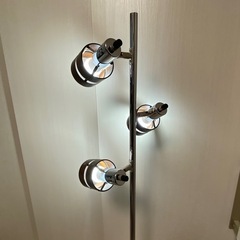 フロアスタンドライト　照明の画像