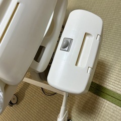 コンビ　電動ハイローチェアの画像