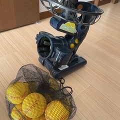 テニス練習用ネット、ボールマシン付きの画像