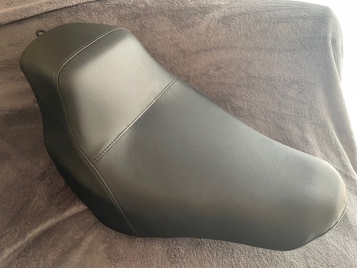 ハーレー　新車取り外し　美品　ハーレーダビットソン　純正　ローライダーs　シート　ソフテイル　ノーマル