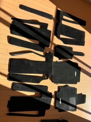 日産セレナ純正　フロアーマット