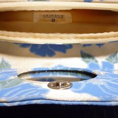 （管理A-6)GIVENCHYミラー付き化粧ポーチ美品の画像