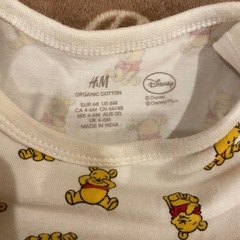 H &M半袖肌着　ボディスーツ　プーさんの画像