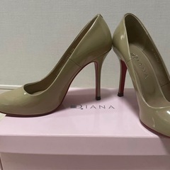 ダイアナ　ベージュ　エナメルパンプス　23.5cmの画像