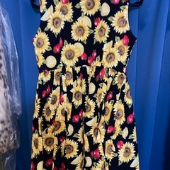 新品未着用　サイズ160cm 花柄ワンピースの画像