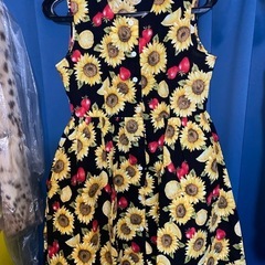 新品未着用　サイズ160cm 花柄ワンピース