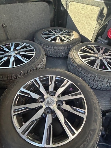 【取引中】ダイハツ純正オプションアルミ .タイヤホイールセット