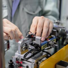 OJT研修／未経験歓迎／ほぼ定時退社／『機械オペレーター』／完全...