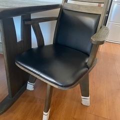 【値下げ】ダイニングテーブルandベンチand回転椅子3つの画像