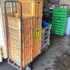 オレンジプラケース　残りわずかです。無料です。