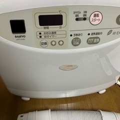 お取引中【中古美品】SANYO 布団乾燥機　リモコン付きの画像