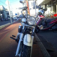 NO.5265　ヤマハ　ドラッグスター２５０　空冷４サイクルＶツインエンジン　スラッシュカットマフラー　ホワイト　の画像