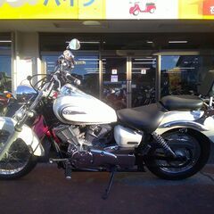 NO.5265　ヤマハ　ドラッグスター２５０　空冷４サイクルＶツインエンジン　スラッシュカットマフラー　ホワイト　の画像