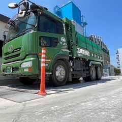 【大型ダンプドライバー】未経験歓迎/賞与年2回/退職金制度/日勤のみ/近距離配送の画像