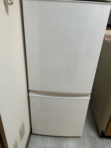 【引き取りに来てくれる方限定】シャープ冷蔵庫