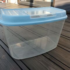 【無料】カブトムシなどの飼育箱◆透明プラスチック製◆横35㎝程度...