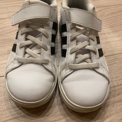 adidas キッズスニーカー の画像