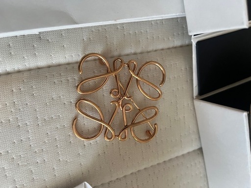 LOEWE ブローチ