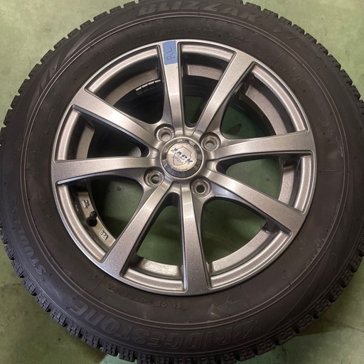 スタッドレスタイヤ 175/65/r14