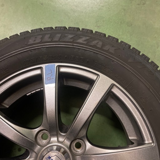 スタッドレスタイヤ 175/65/r14