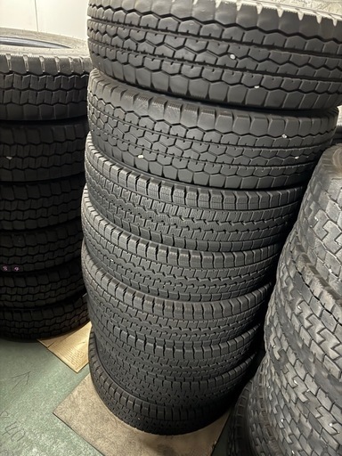 トラック用タイヤ8本