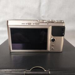 富士フイルム プレミアムコンパクトデジタルカメラ XF10  シャンパンゴールドの画像