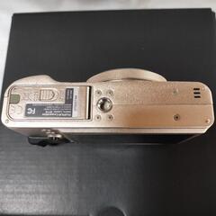 富士フイルム プレミアムコンパクトデジタルカメラ XF10  シャンパンゴールドの画像