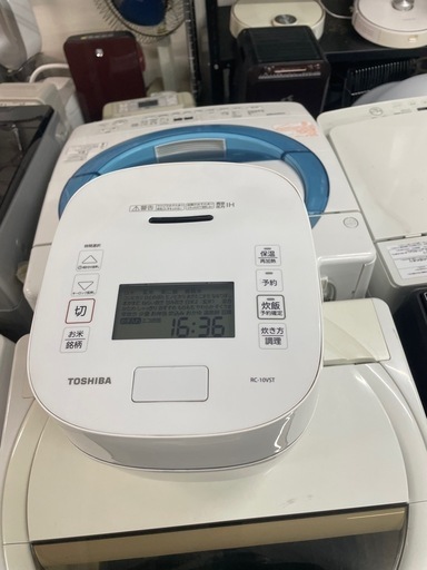 配送可能　保証付き 2023年製東芝 TOSHIBA 真空圧力IHジャー炊飯器 炎匠炊き 鍛造かまど銅釜 5.5合炊き ホワイト RC