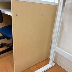 【学習塾で使用中】ホワイトボード付学習机チェアのセット
の画像