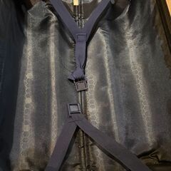 キャリーケース　タイヤ1つ欠陥の画像