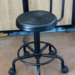 回転イス　丸椅子　高さ調節可能　作業イス　直径32cm 高さ50cmから66cmまで調節　の画像