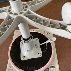 ピンク　回転イス　丸椅子　高さ調節可能　作業イス　直径30cm 高さ40cmから51cmまで調節の画像