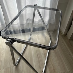 折りたたみテーブルの画像