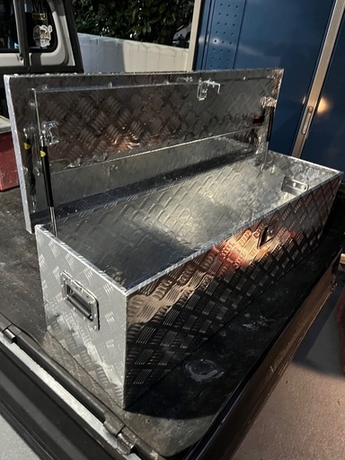 アストロ製、軽トラ用アルミBOX
