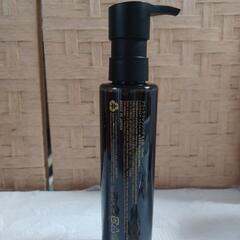 【新品未使用】shu uemura(シュウ ウエムラ) ブラック クレンジング オイル 150mL

の画像