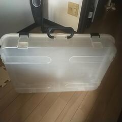 半透明プラスチックケース