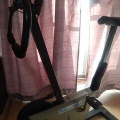 室内ジム用品　サイクル等　ダンベル付き(６kgx２、４kx１)
