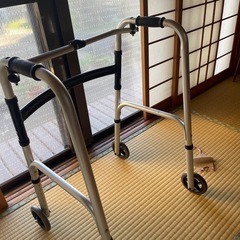 歩行補助具　歩行器