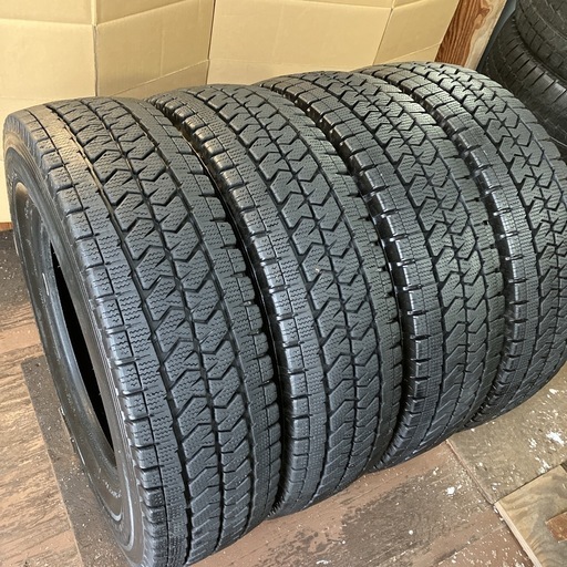 良いスタッドレス 195/80R15LT 4本／107/105N／BS VL10 7分〜9分 A4741-32