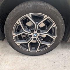 緊急: BMW X1のタイヤ交換（夏タイヤから冬タイヤへ）】