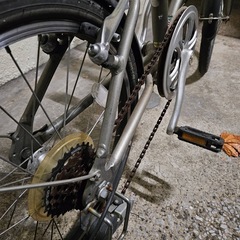 カゴ付き折りたたみ自転車の画像