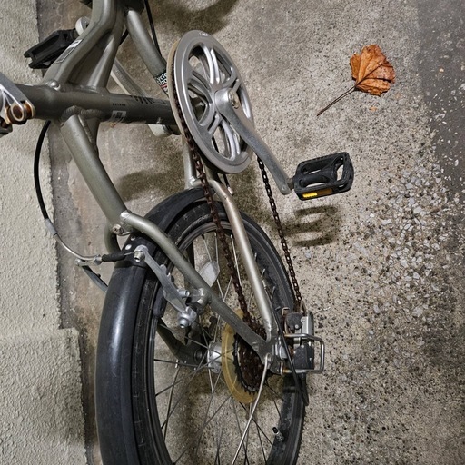 カゴ付き折りたたみ自転車