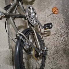 カゴ付き折りたたみ自転車の画像