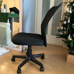 キャスター付き椅子　　　　デスクチェア
の画像