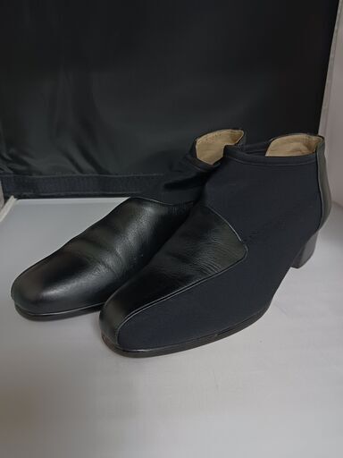 LAV SANNE ブラックパンプス　レディス